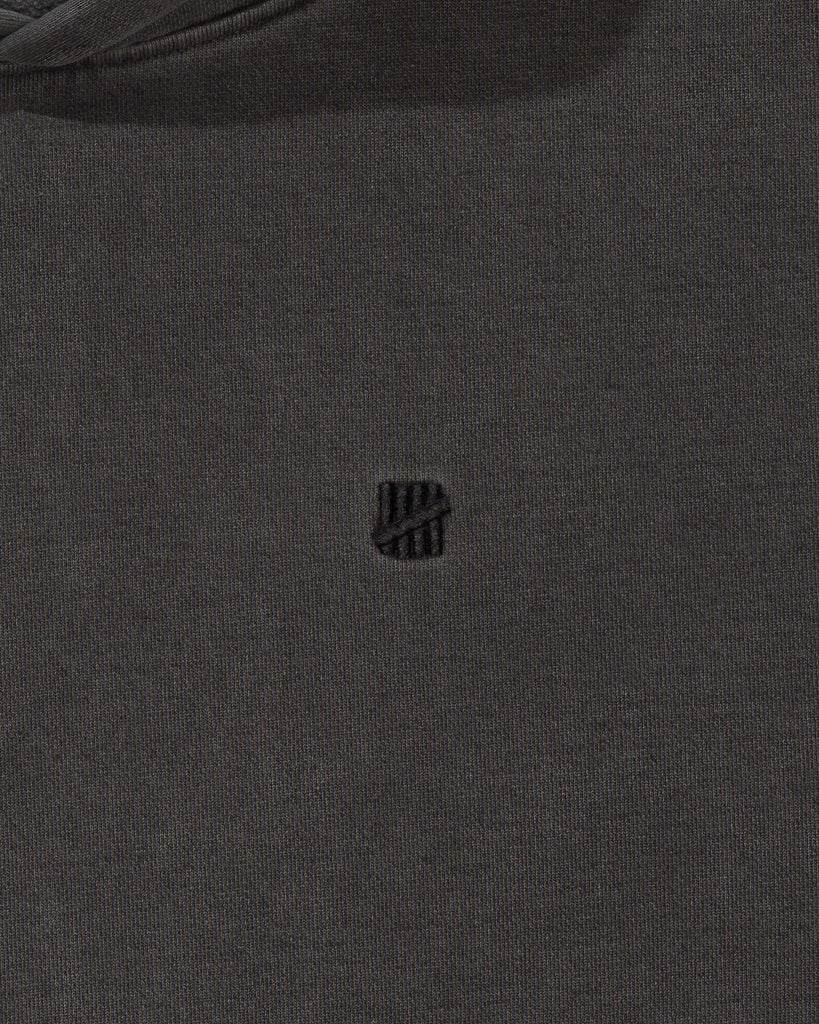 FA26 UNDEFEATED PIGMENT DYE PULLOVER HOOD - BLACK