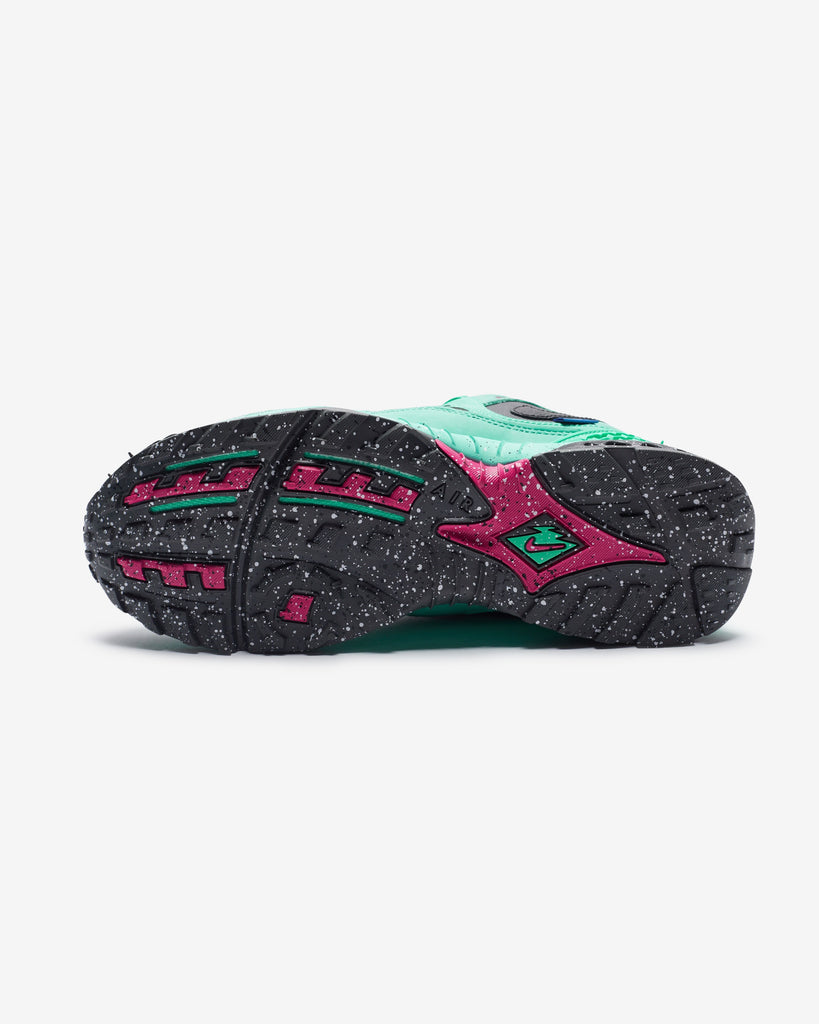 UNDEFEATED NIKE AIR TERRA HUMARA - LIGHT MENTA