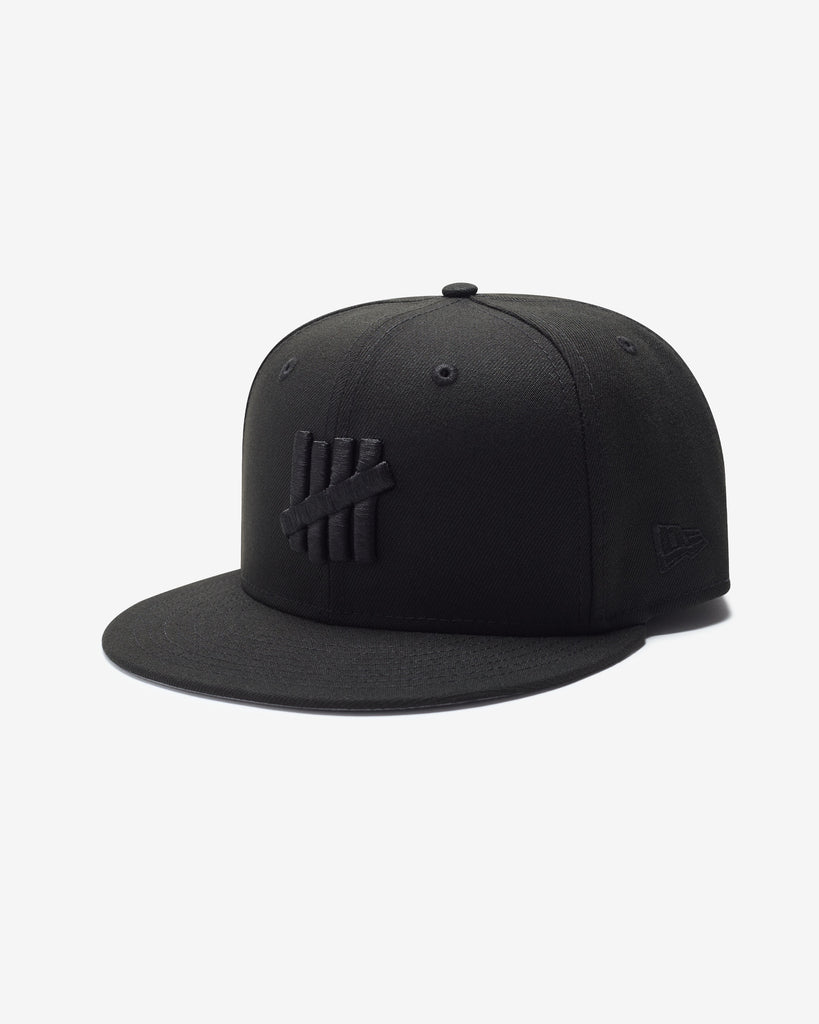 UNDEFEATED X NE MONOCHROME ICON FITTED - BLACK
