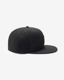 UNDEFEATED X NE MONOCHROME ICON FITTED - BLACK