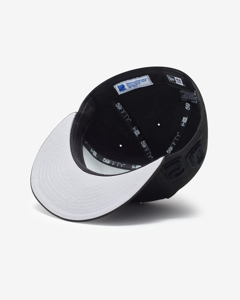 UNDEFEATED X NE MONOCHROME ICON FITTED - BLACK