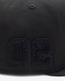 UNDEFEATED X NE MONOCHROME ICON FITTED - BLACK