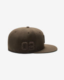 UNDEFEATED X NE MONOCHROME ICON FITTED - BROWN