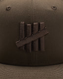 UNDEFEATED X NE MONOCHROME ICON FITTED - BROWN