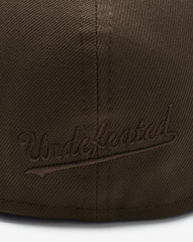 UNDEFEATED X NE MONOCHROME ICON FITTED - BROWN