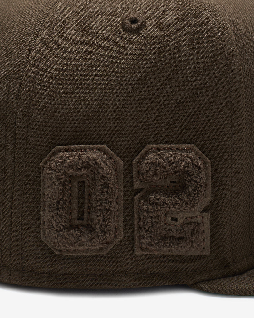 UNDEFEATED X NE MONOCHROME ICON FITTED - BROWN