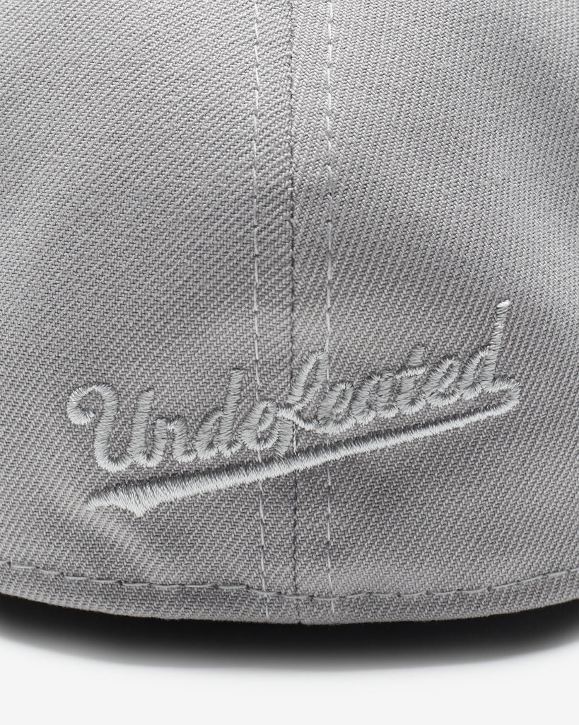 UNDEFEATED X NE MONOCHROME ICON FITTED - MEDIUM-GREY