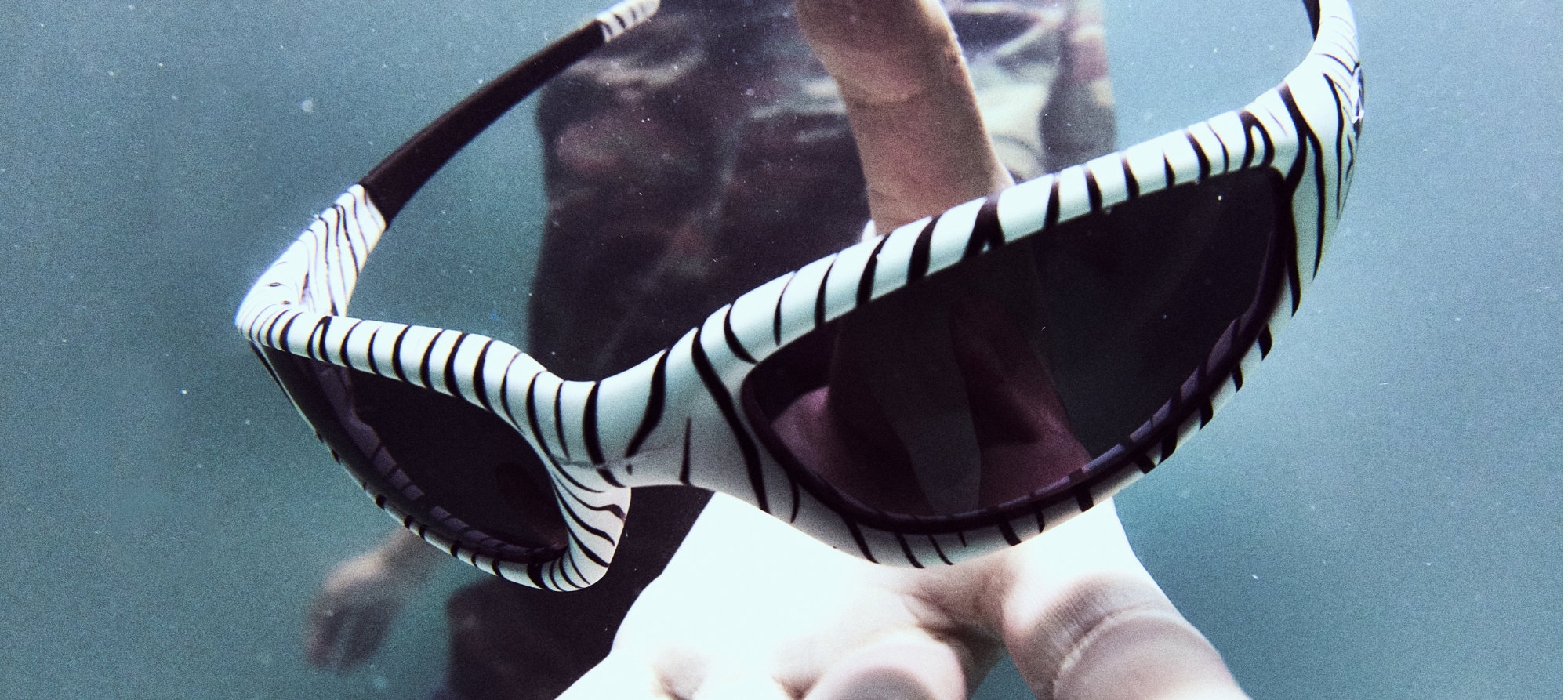 UNDEFEATED X OAKLEY STRAIGHT JACKET 99 ‘BENGAL’